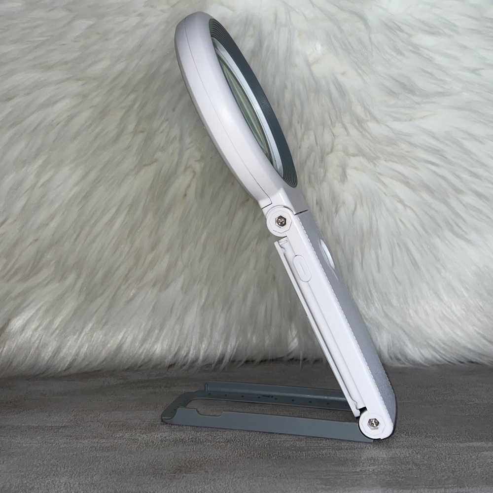 KIBTOY 18 LED Magnifier - Picture 2 of 7